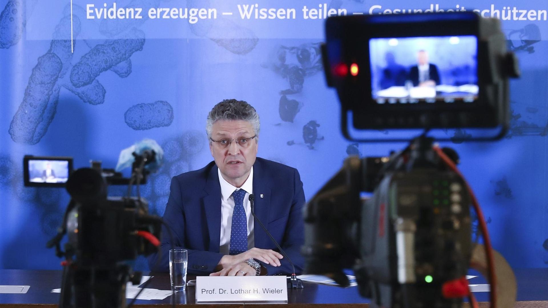 RKI-Präsident Lothar Wieler bei einer Pressekonferenz am 30. April 2020