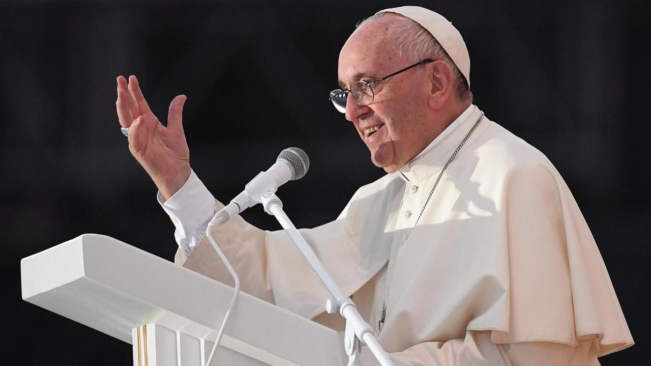 Papst Franziskus spricht beim Weltjugendtag in Krakau 2016.