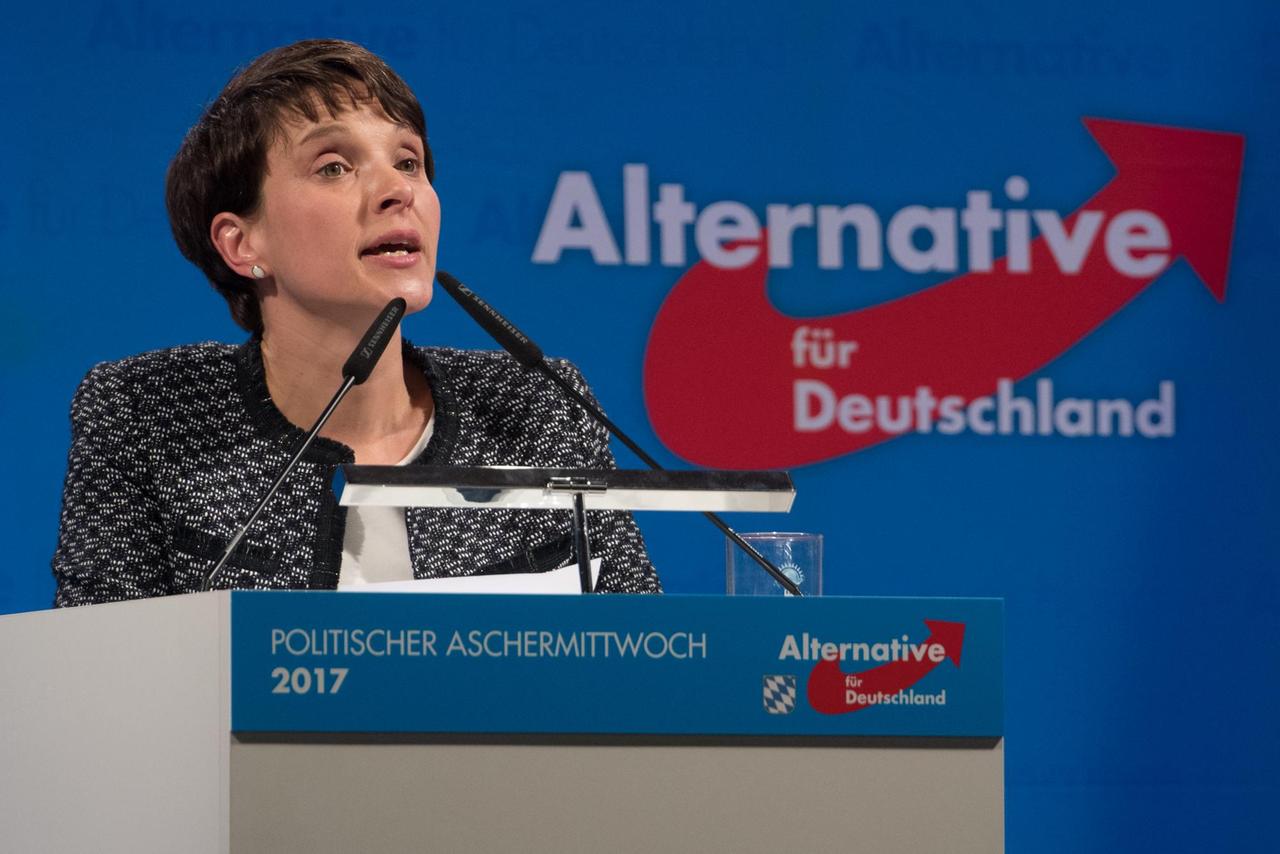 Die AfD-Bundesvorsitzende, Frauke Petry, beim Politischen Aschermittwoch in Osterhofen Die AfD-Bundesvorsitzende, Frauke Petry, beim Politischen Aschermittwoch in Osterhofen