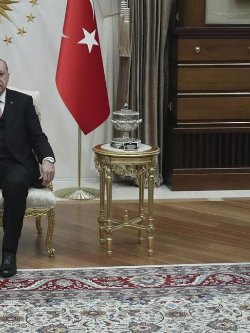 Turkey's President Recep Tayyip Erdogan, center, accompanied by Turkey's Economy Minister Berat Albayrak, right, who is also his son-in-law, meets with Jared Kushner, left, U.S. President Donald Trump's adviser and son-in-law, at the Presidential Palace in Ankara, Turkey, Wednesday, Feb. 27, 2019.