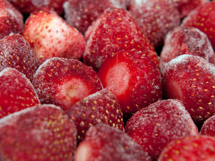 Tiefgefrorene Erdbeeren sollen die Ursache der Magen-Darm-Infektionen in Ostdeutschland sein