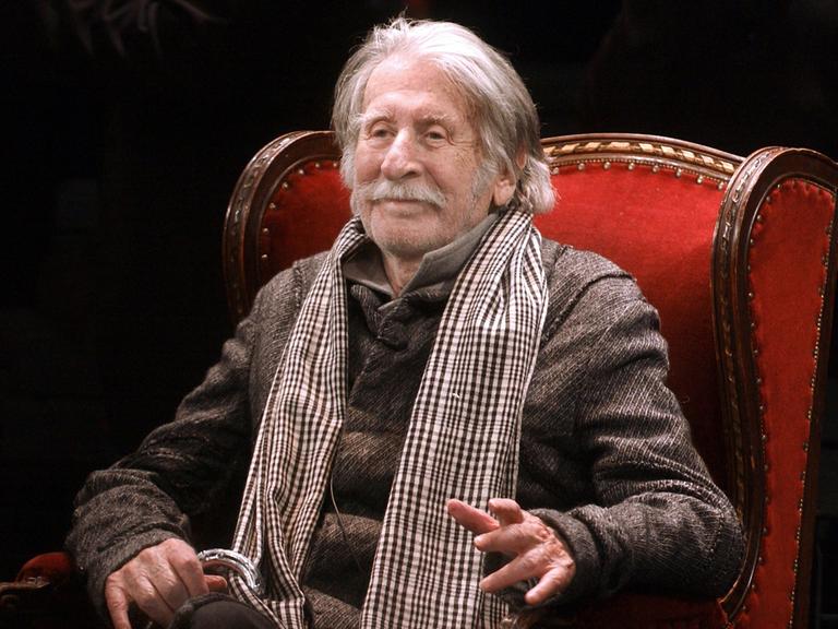 George Tabori während einer Gala anlässlich seines 90. Geburtstags