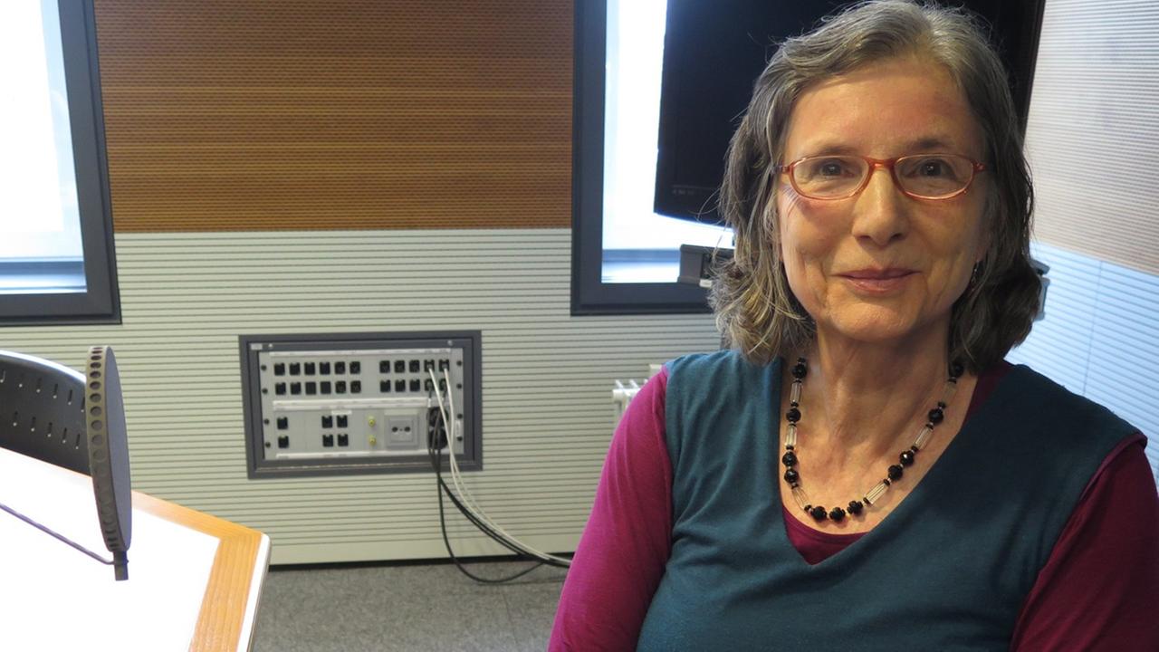 Die Historikerin Annette Leo zu Besuch beim Deutschlandradio Kultur