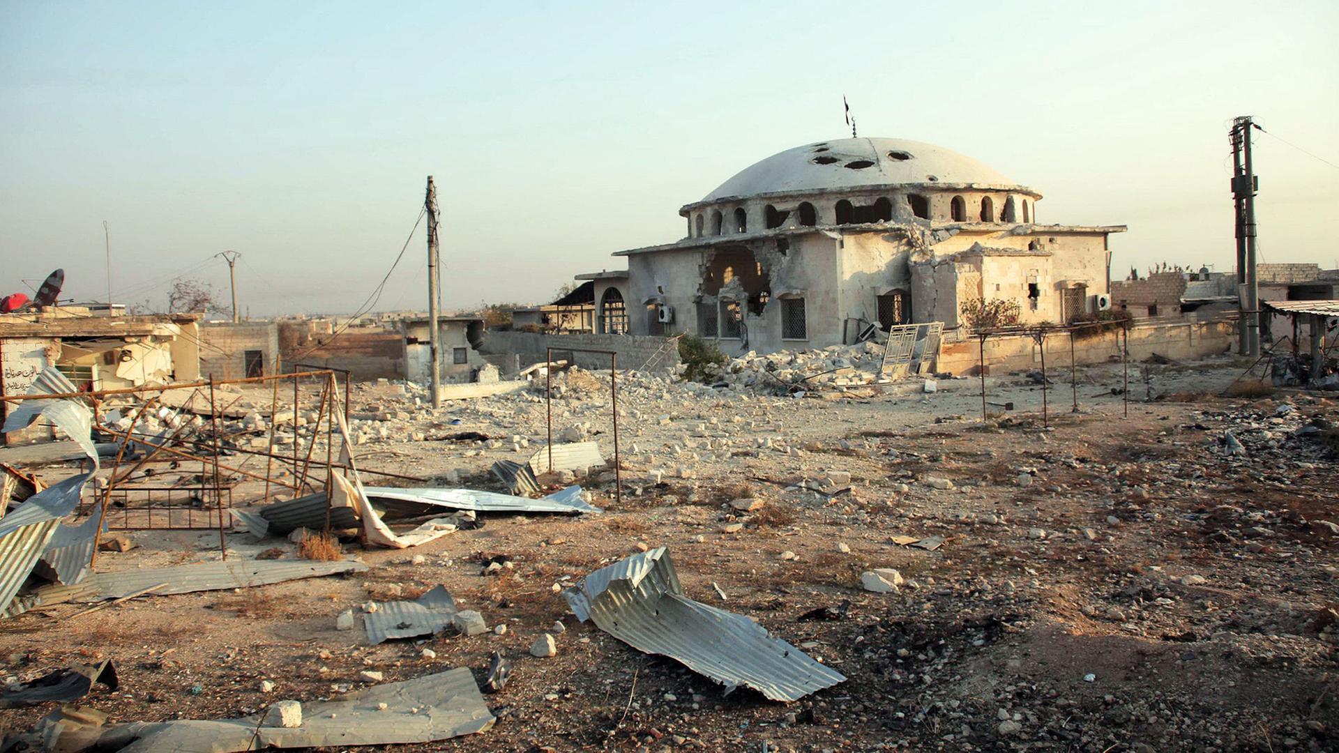 Der Bürgerkrieg in Syrien hat zu großen Verwüstungen geführt, man sieht ein zerstörtes Haus in der Stadt Aleppo. 