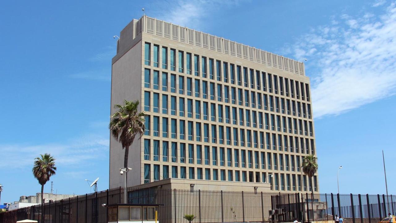 Die bisherige Interessenvertretung der USA ist seit dem 20.07.2015 wieder ganz offiziell die US-Botschaft.