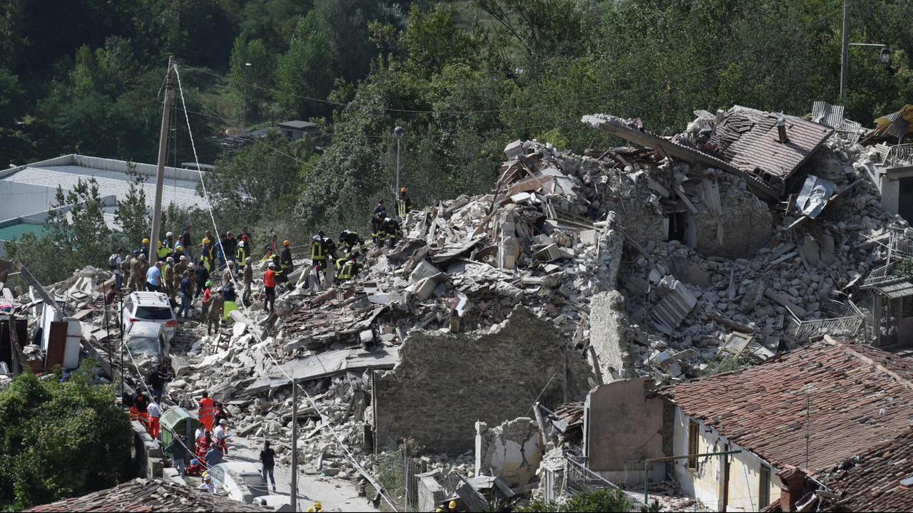Eingestürzte Gebäude im italienischen Pescara del Tronto.