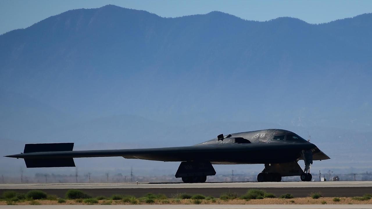 Das Foto zeigt einen B-2-Tarnkappenbomber. Das Foto zeigt einen B-2-Tarnkappenbomber.