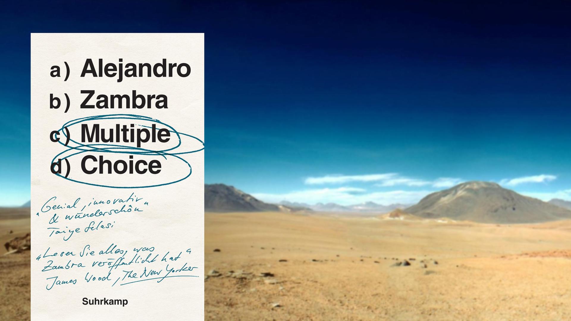 Buchcover "Multiple Choice" von Alejandro Zambra vor dem Hintergrund der Atacama-Wüste