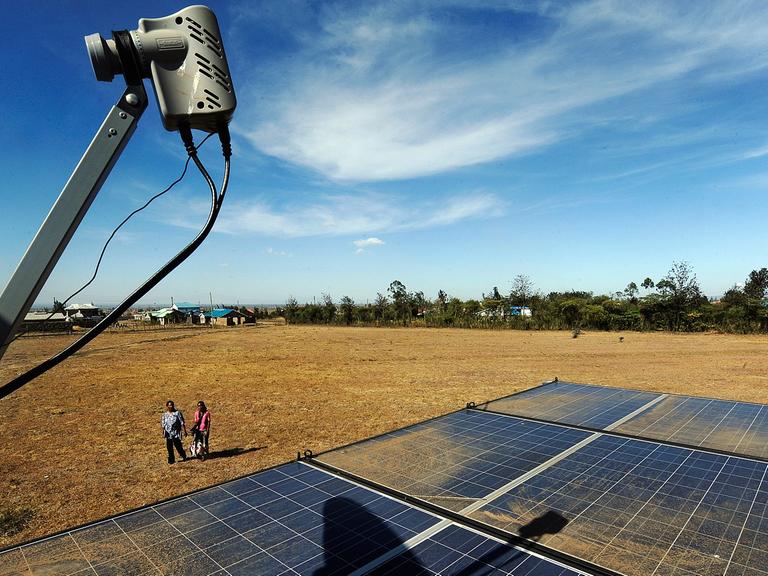 Ein mit Solarzellen betriebenes Internetcafé im kenianischen Embakasi: Viele Regionen sind nicht ans reguläre Stromnetz angeschlossen.