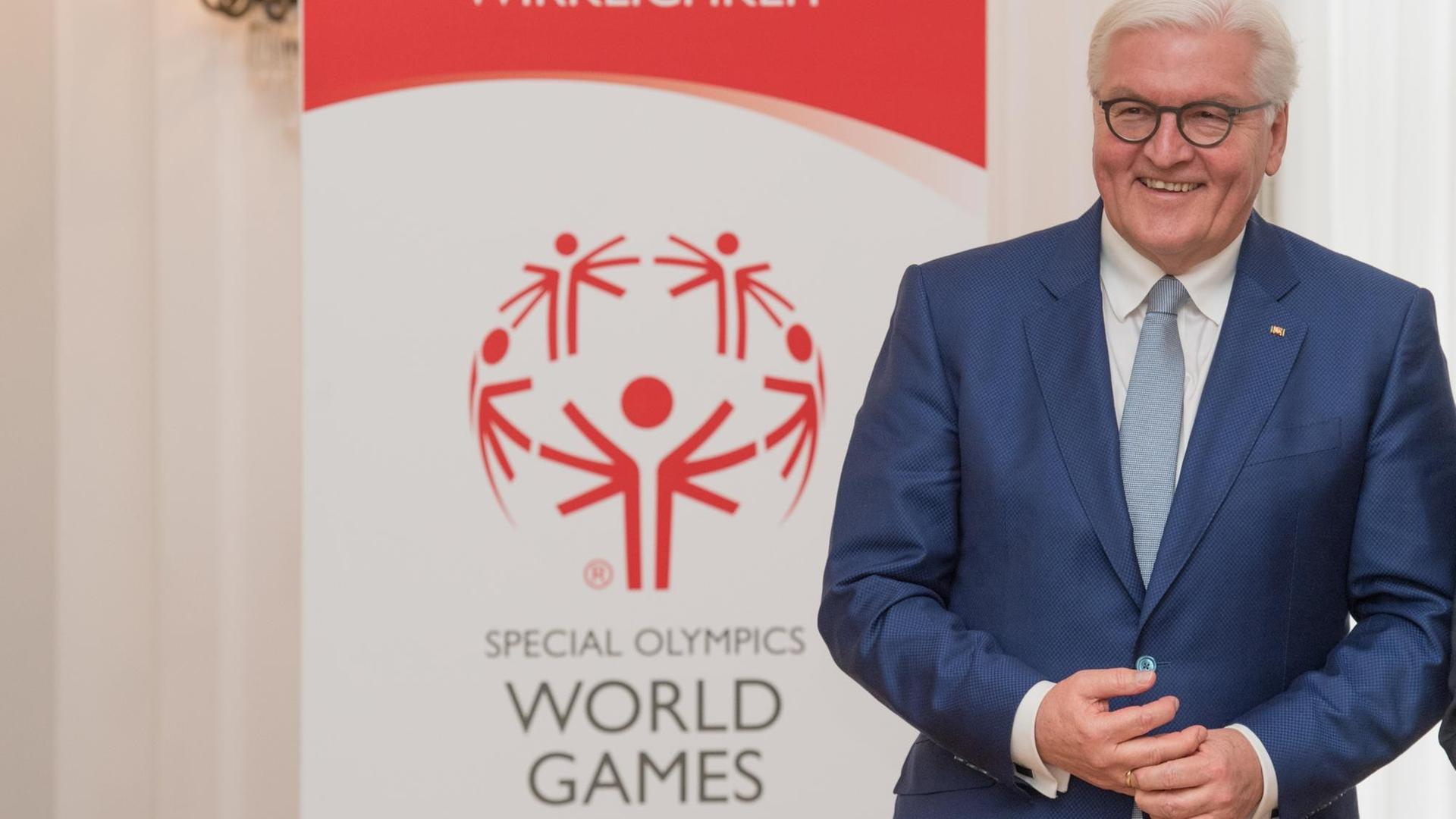 Bundespräsident Frank-Walter Steinmeier spricht bei der Vertragsunterzeichnung der Special Olympics World Games 2023.