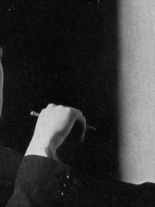 Der britische Komponist William Walton (1902-1983) auf einer Fotografie in jungen Jahren