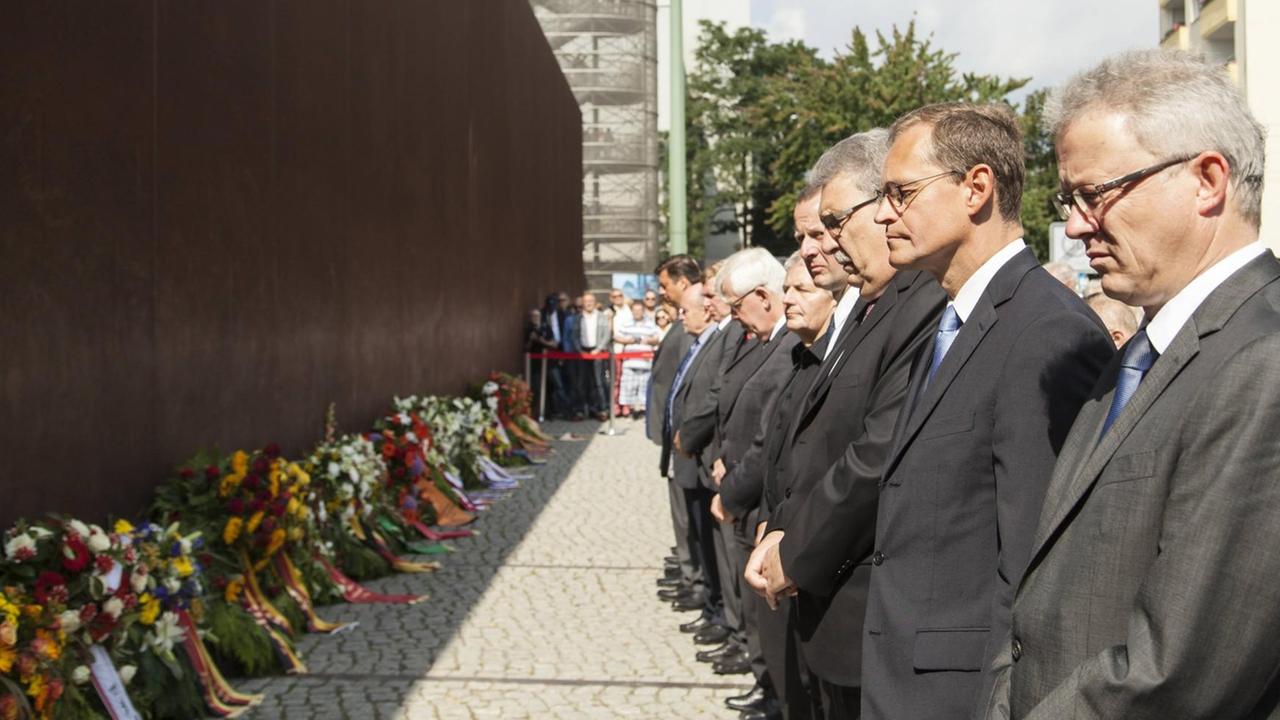 Der Regierende Bürgermeister Berlins, Müller, gedenkt der Opfer des Mauerbaus am 55. Jahrestag.