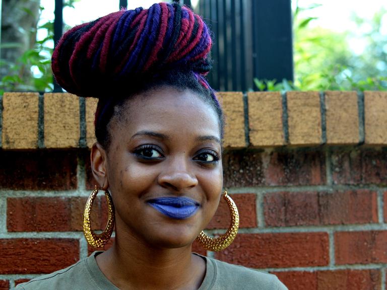 Celine Scarlett (18): Fashion-Merchandising-Studentin an der Clark Atlanta University. Sie meint, als Afroamerikanerin ist es besonders in der Modebranche schwierig, es gebe so gut wie keine schwarzen Models. Zur Polizeigewalt sagt sie: Früher wären Schwarze gelyncht worden, jetzt würden sie von der Polizei erschossen.