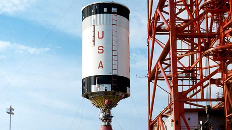 Die 3. Stufe einer Saturn-5-Rakete vor der Montage