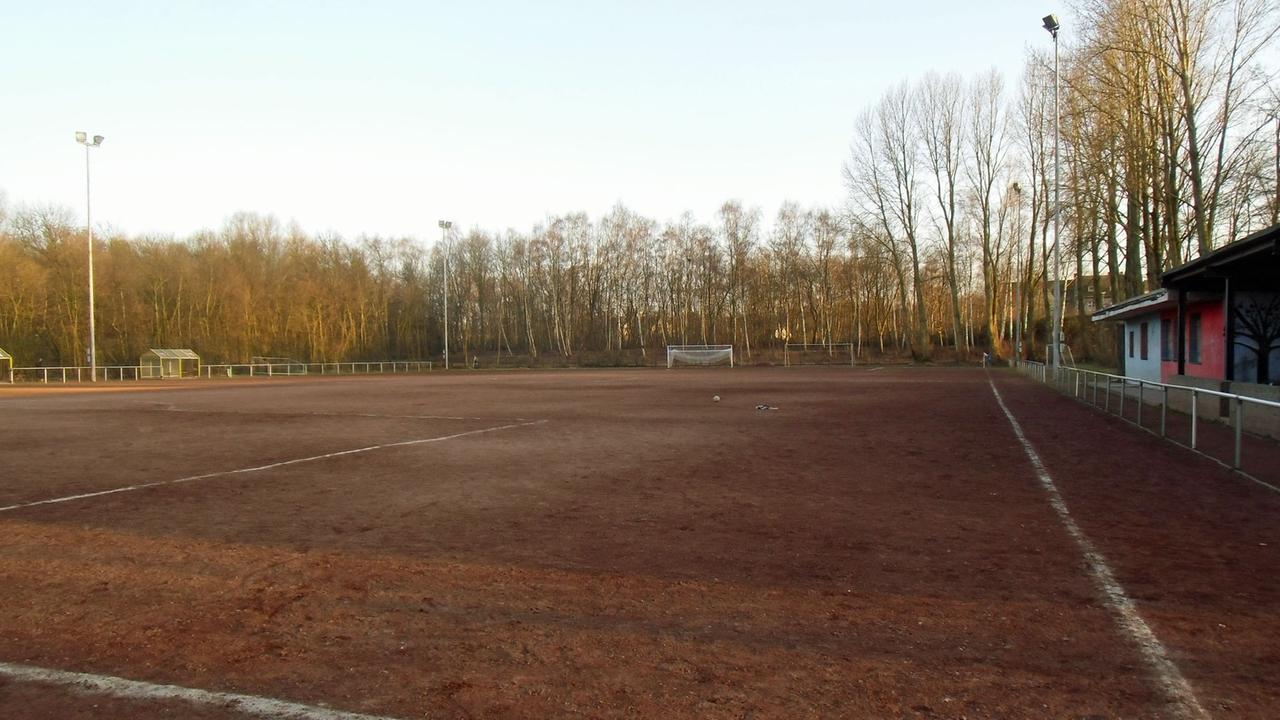 Blick auf den Fußballplatz des VfB Günnigfeld westlich von Dortmund
