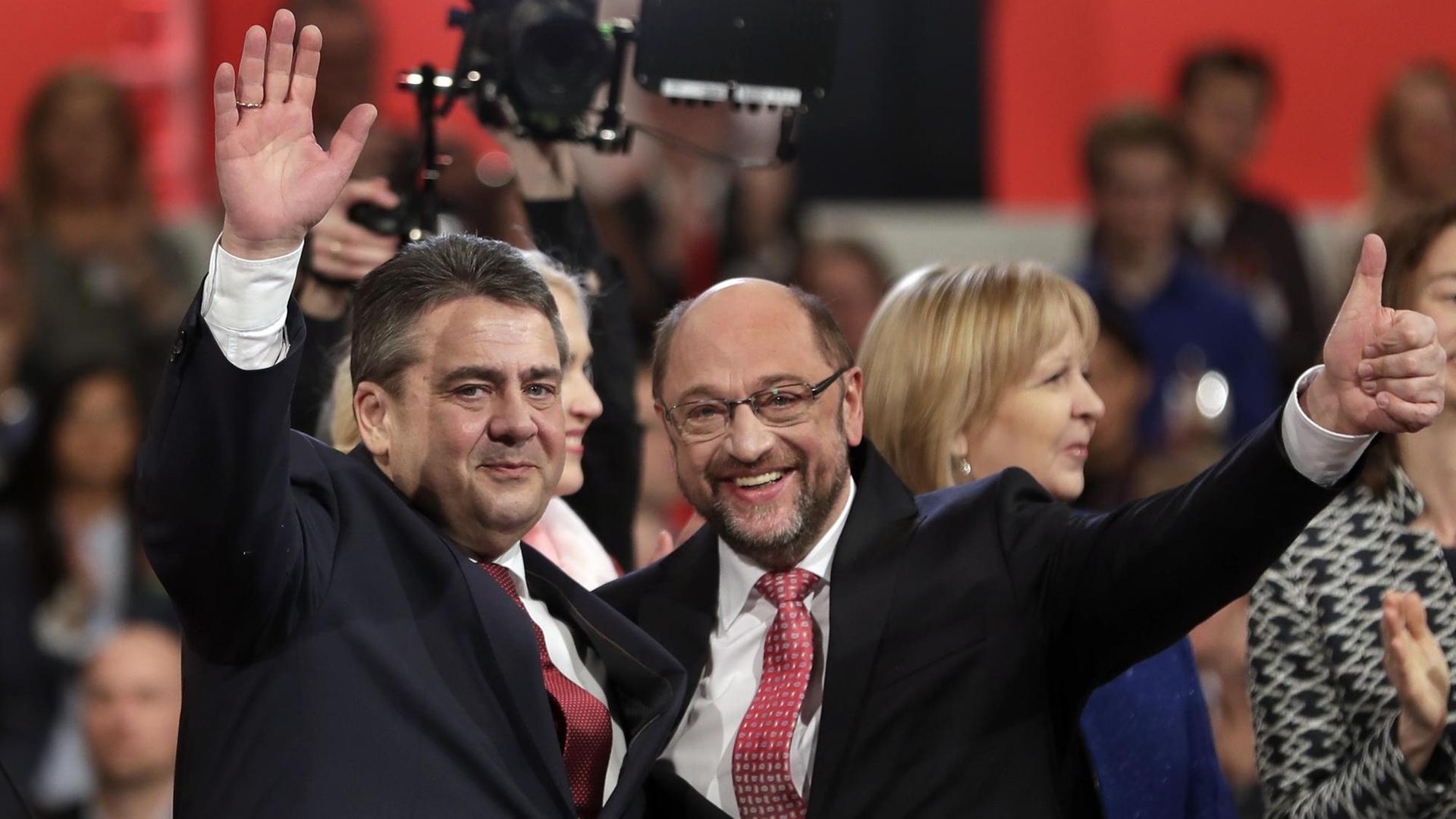 Auf dem SPD-Sonderparteitag am 19.03.2017 übergab Sigmar Gabriel sein Amt als Parteivorsitzender an Martin Schulz.