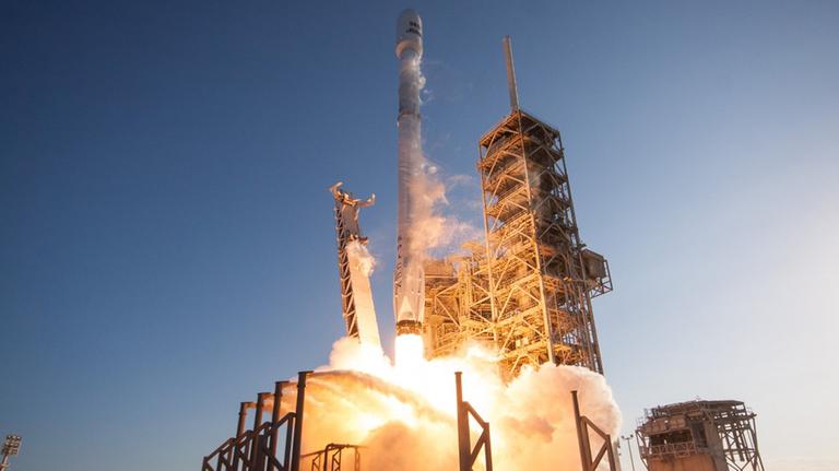 Start der Falcon-9-Rakete mit der gebrauchten 1. Stufe. Start der Falcon-9-Rakete mit der gebrauchten 1. Stufe.