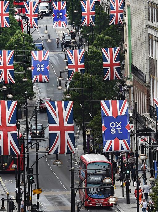 Die Flagge Großbritanniens über der Londoner Oxford Street nach dem Brexit-Referendum