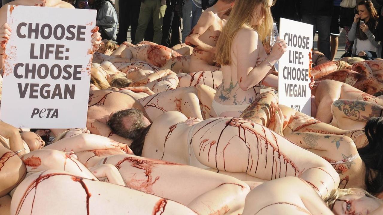 Proteste der Tierschutzorganisation PETA in London anlässlich des des internationalen Tags des Veganismus.
