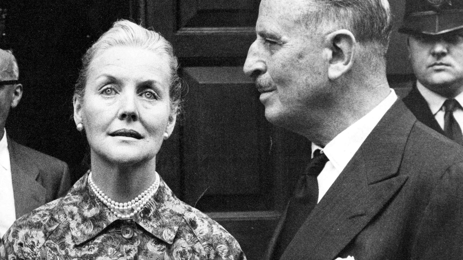 Diana Mitford mit ihrem Mann Sir Oswald Mosley, dem Gründer der faschistischen Partei British Union of Fascists, aufgenommen im Jahr 1962