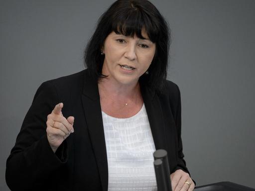 Joana Cotar, AfD, spricht bei der Plenarsitzung des Deutschen Bundestages im Reichstagsgebäude