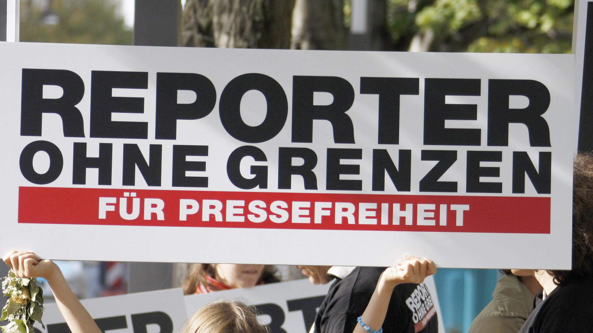  Reporter Ohne Grenzen Mehr Als 50 Angriffe Auf Pressevertreter In 