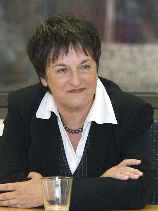 Brigitte Zypries rät zu mehr Gelassenheit im Umgang mit "Drecksmails". Die Etikette im Netz sei anders als im persönlichen Umgang.