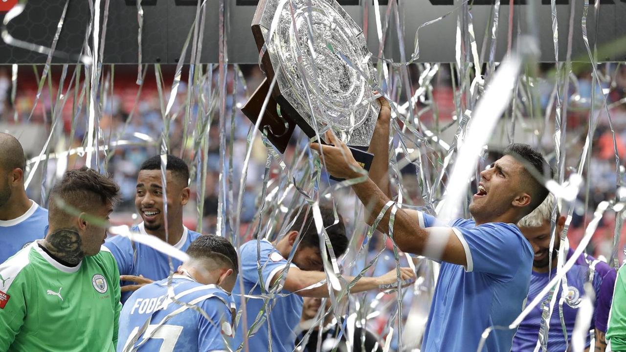 Die Spieler von Manchester City feiern den Sieg im Supercup