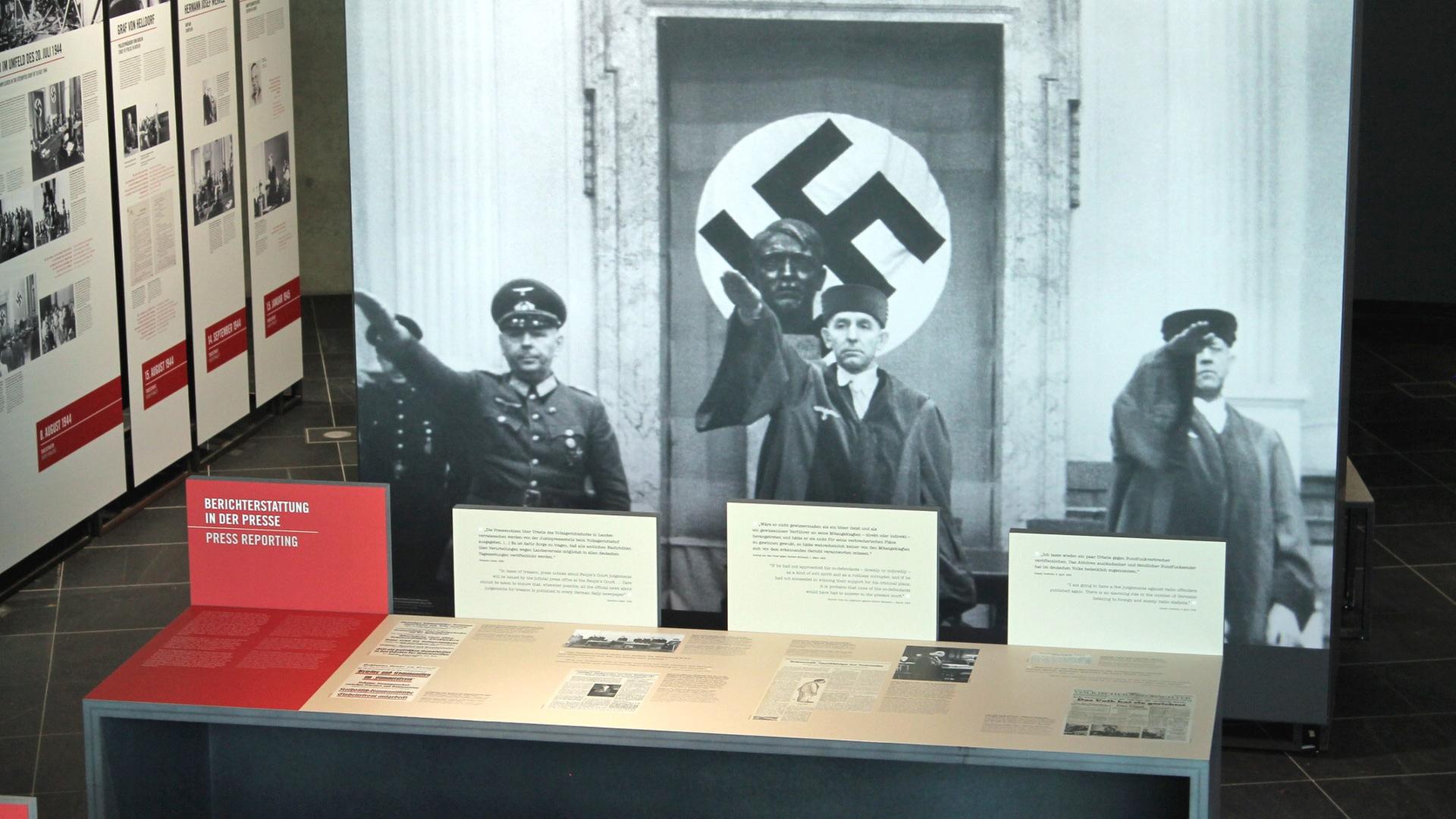 Einblick in die Ausstellung "Der Volksgerichtshof 1934-1945 Terror durch 'Recht'"