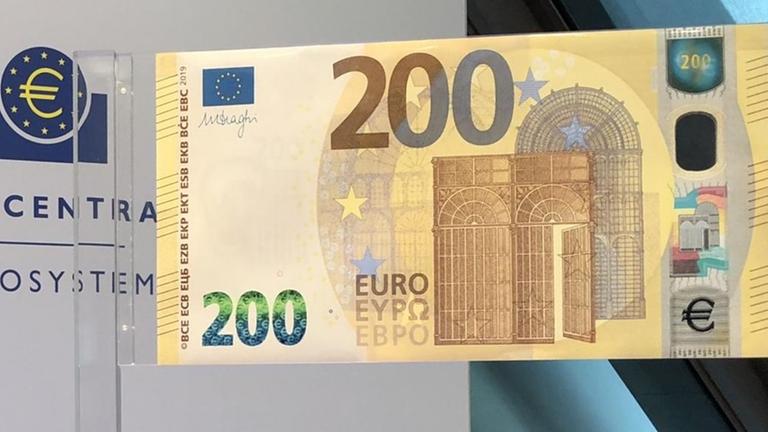 Die EZB zeigt den neuen 200-Euro-Schein.