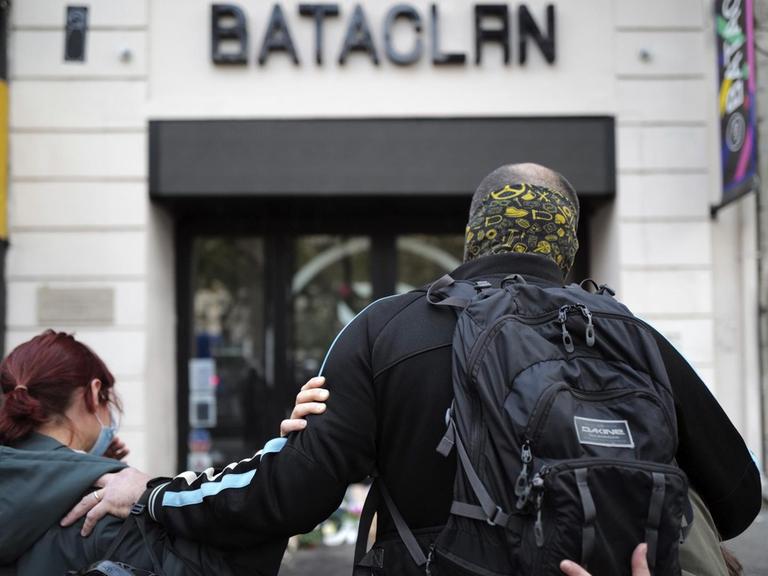 Gedenken an die Opfer des Bataclan-Anschlags (AP Photo/Francois Mori)