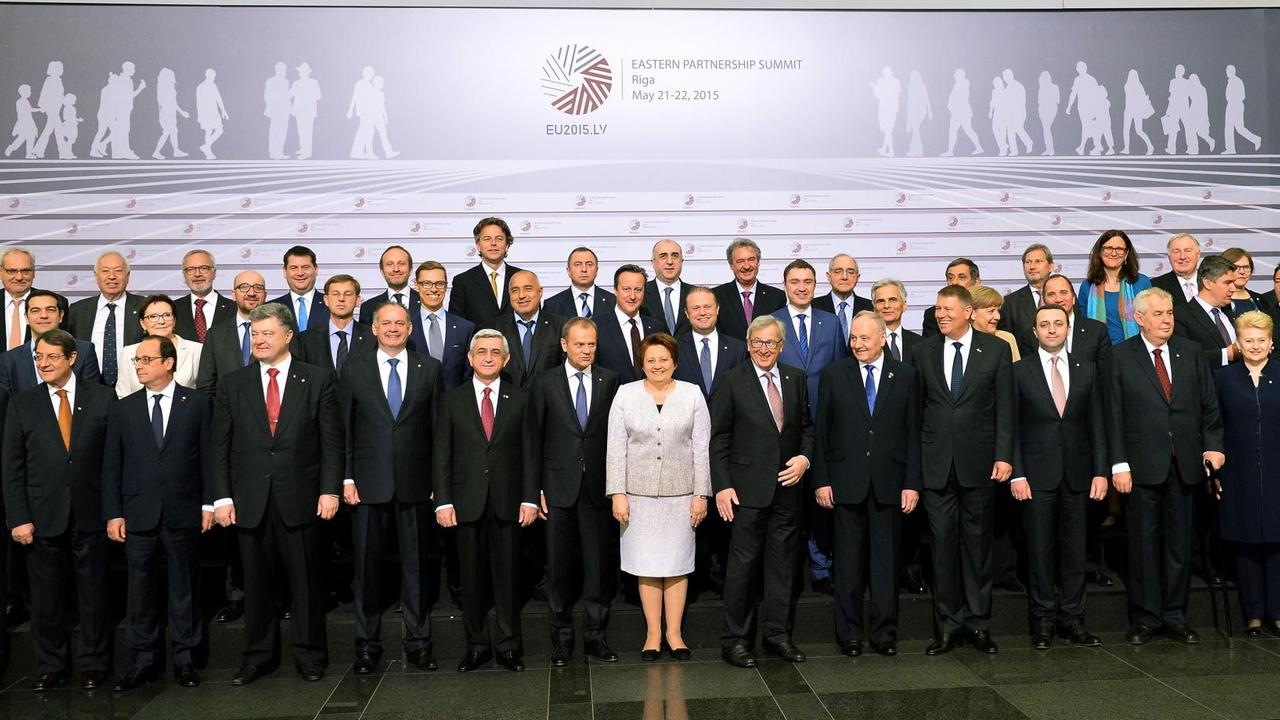 Die Staats- und Regierungschefs beim Abschlussfoto des EU-Gipfels in Riga