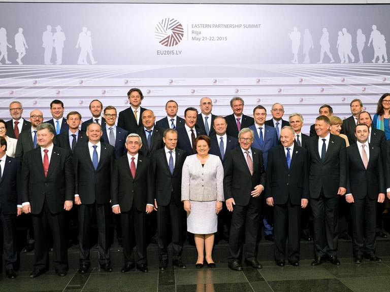 Die Staats- und Regierungschefs beim Abschlussfoto des EU-Gipfels in Riga