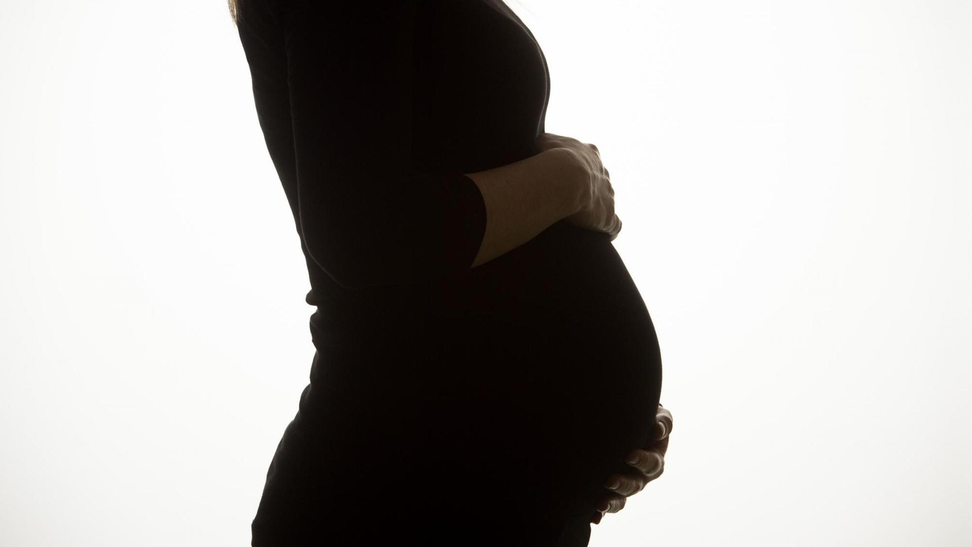 Der Kinderwunsch ist groß bei vielen italienischen Paaren, statt moderne Reproduktionsmedizin setzen einige auf Fruchtbarkeitsrituale
