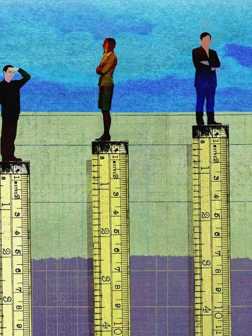 Illustration von Menschen, die auf Linealen stehen und die Höhe in der Unternehmenshierarchie messen.