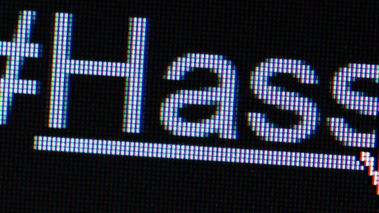 Der Hashtag «#Hass» ist auf einem Bildschirm eines Computers zu sehen.