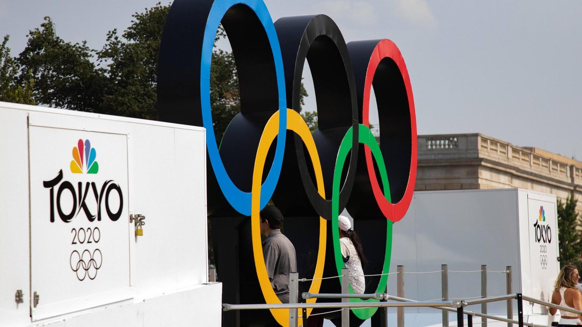 Das NBC-Logo und die Olympischen Ringe an der National Mall in Washington, D.C. im Juli 2021.
