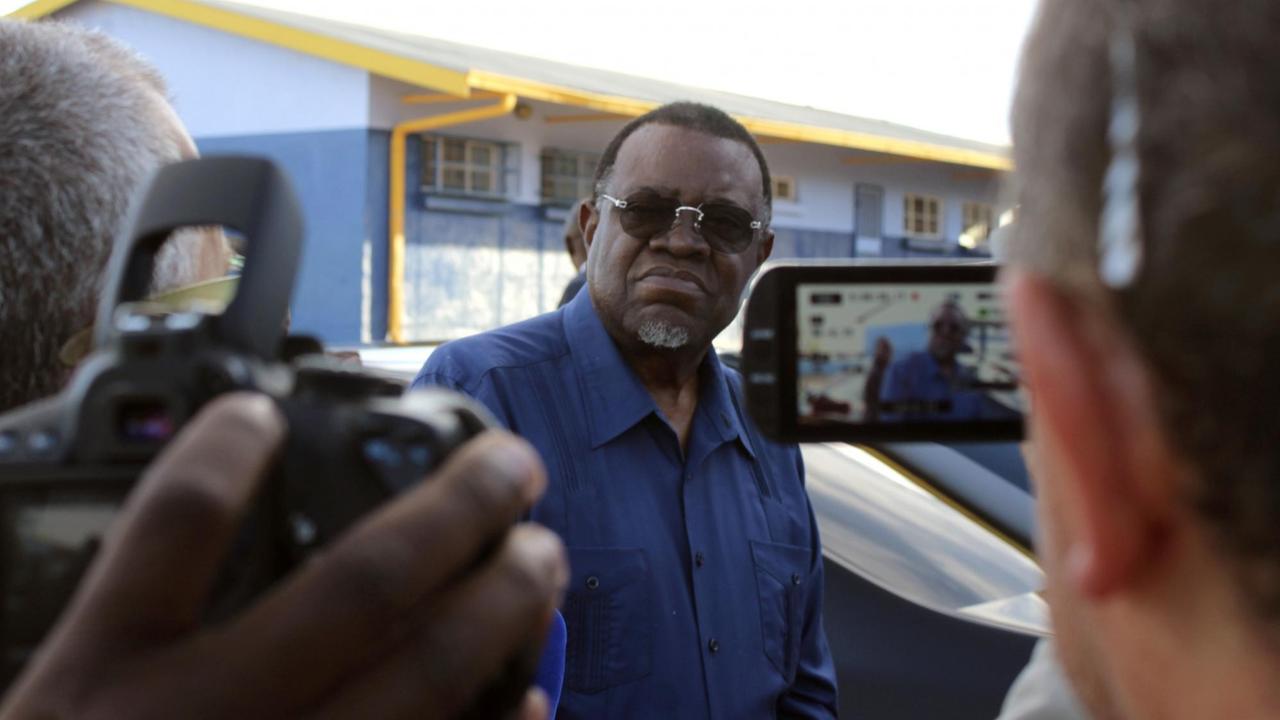 Namibias Präsident Hage Geingob vor der Stimmabgabe für die Präsidentschafts- und Parlamentswahl in Windhuk.