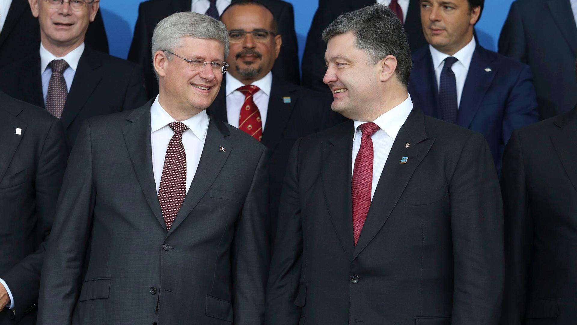 Kanadas Ministerpräsident Stephen Harper mit Petro Poroschenko, dem Präsident der Ukraine, beim NATO-Gipfel in Wales.