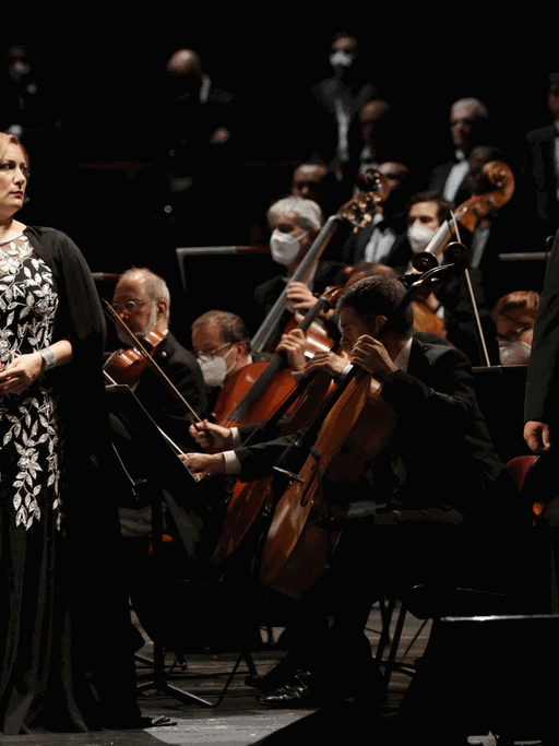 Die Sopranistin Saioa Hernandez als Aida und der Bass Amartuvshin Enkhbat als Amonasro in Verdis "Aida" und das Orchester der Mailänder Scala am 15.10.2020 in Mailand
