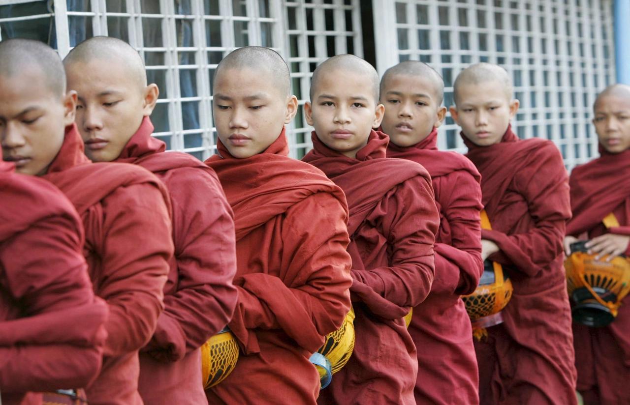 Junge Mönche am 9. Oktober 2009 in Rangun, Myanmar
