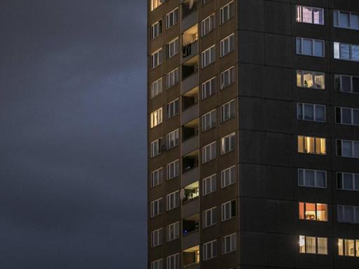 Das Foto zeigt einen Plattenbau in Berlin-Lichtenberg.