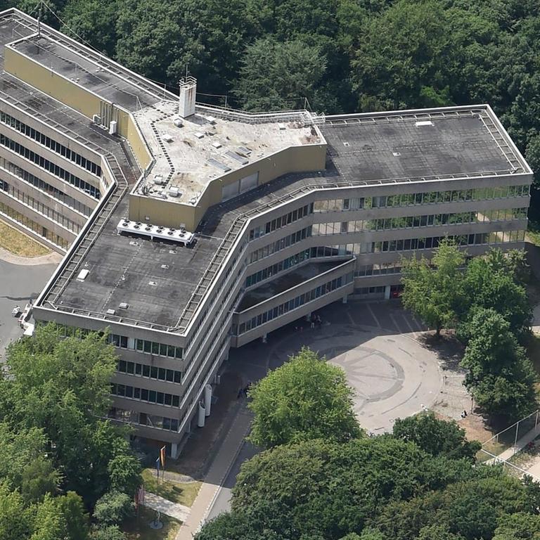 Die Luftaufnahme zeigt das Gebäude der Bremer Außenstelle des Bundesamts für Migration und Flüchtlinge (BAMF).