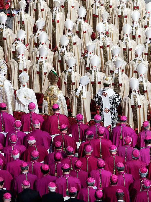 Kardinäle und Bischöfe bei der Messe zur Amtseinführung von Papst Franziskus in Rom am 19.3.2013