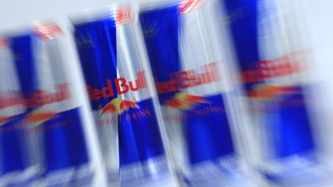 Dosen des Getränkeherstellers Red Bull