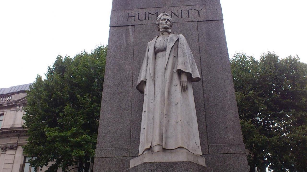 Das Denkmal von Edith Cavell steht im Herzen von London.