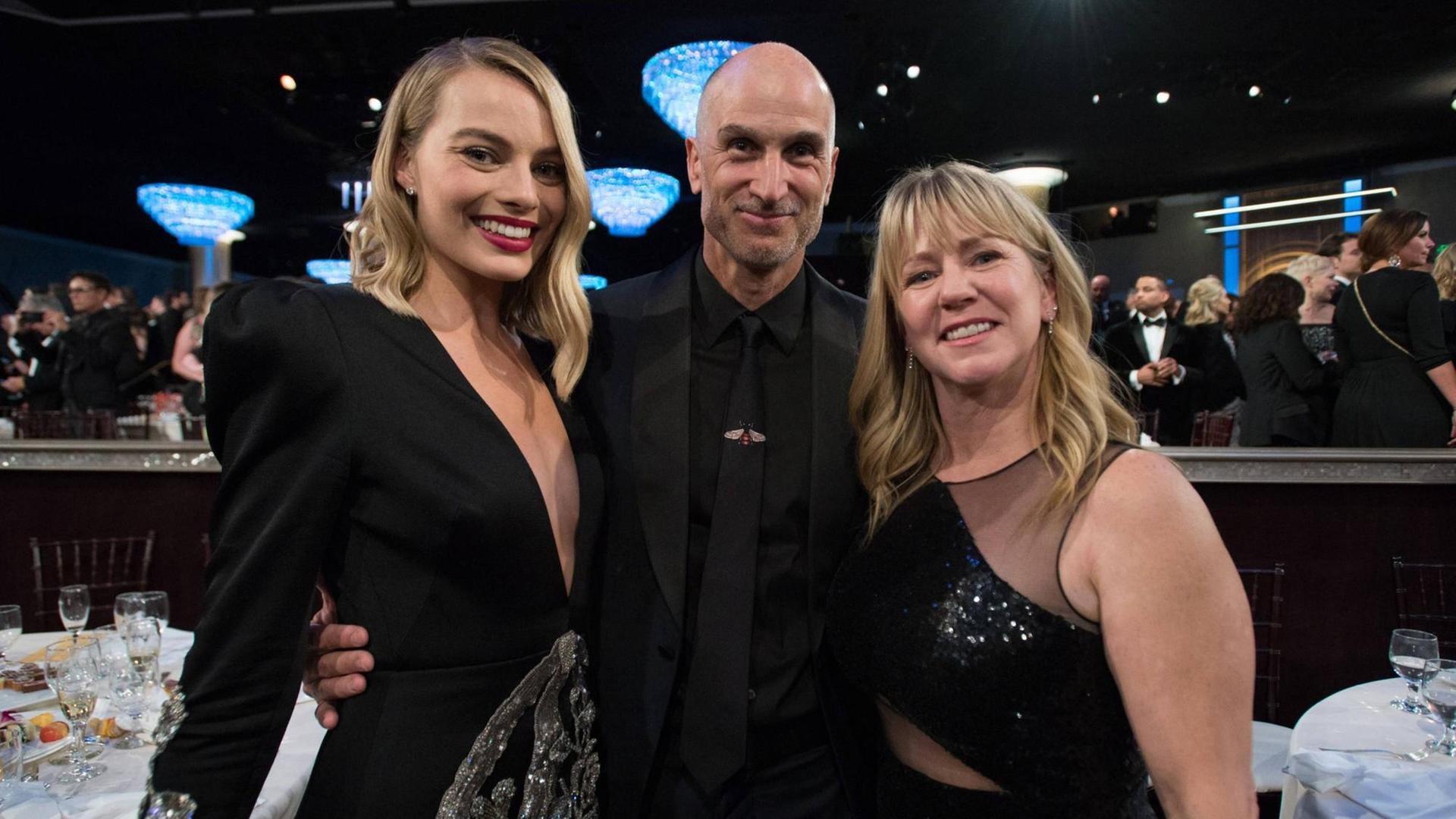 Margo Robbie, Craig Gillespie und Tonya Harding (von links) bei den Golden Globe Awards