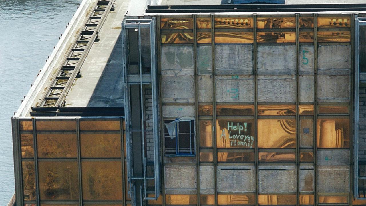 "Help - A love you Honni" - Graffiti auf dem Palast der Republik in Berlin (undatierte Aufnahme)