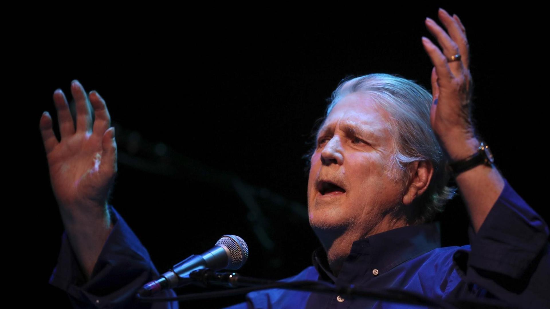 Brian Wilson auf der Bühne im Oktober 2016 in Minneapolis anlässlich der Jubiläumstournee von Pet Sounds (Foto: Jeff Wheeler / imago)