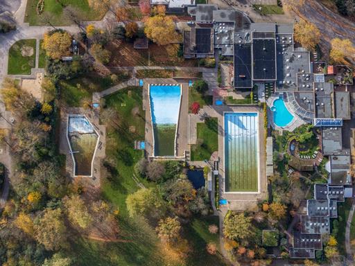 Der Revierpark Nienhausen in Gelsenkirchen mit Freibad und Wellebad.